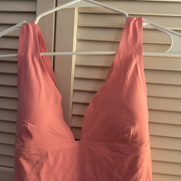 L*Space Fused Katniss 1 Piece Classic Light Pink Swimsuit Medium NWT - Picture 4 of 8